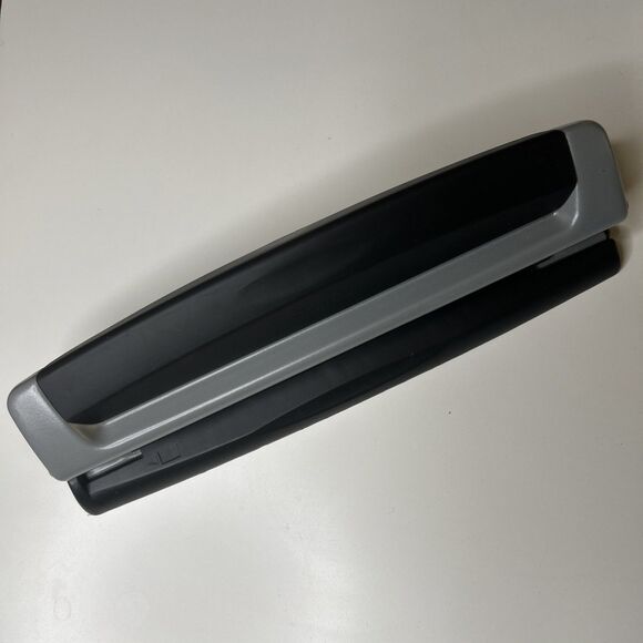 Swingline 3 Hole Punch - Picture 1 of 9